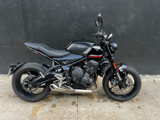 TRIUMPH TRIDENT 660 4