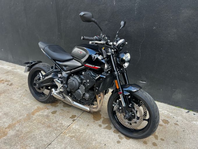 TRIUMPH TRIDENT 660 4
