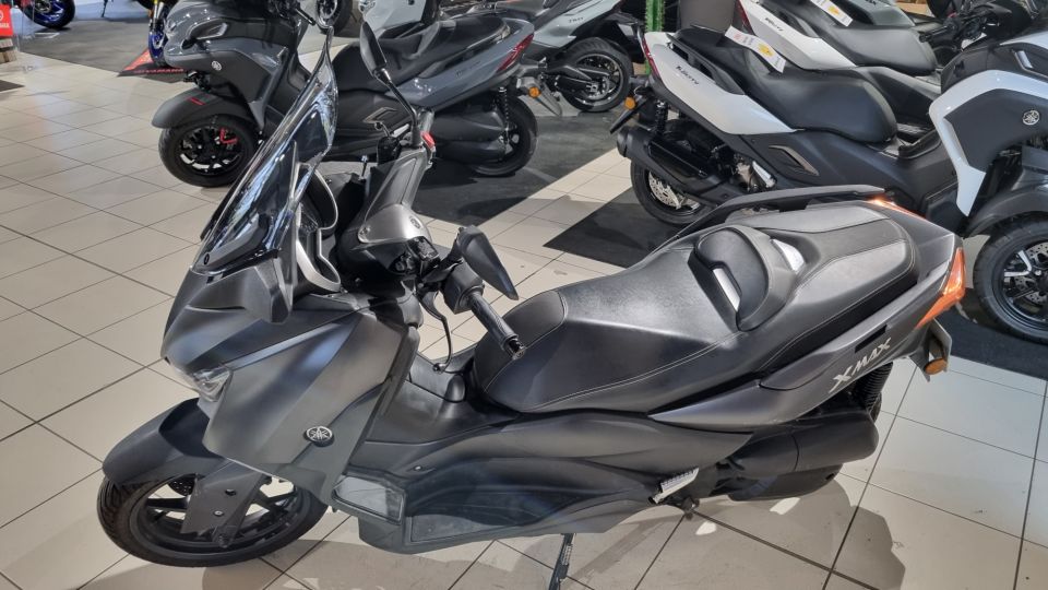 YAMAHA XMAX 125 4