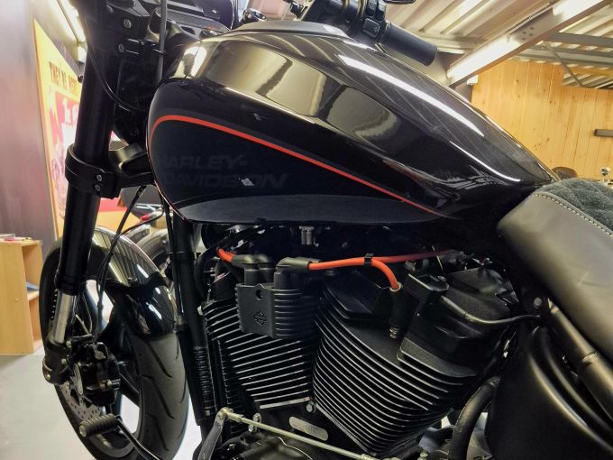 HARLEY-DAVIDSON SOFTAIL FXDR 1868 4