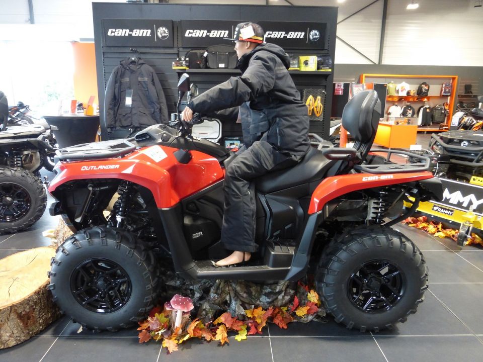 CAN-AM OUTLANDER MAX 700 DPS T 4