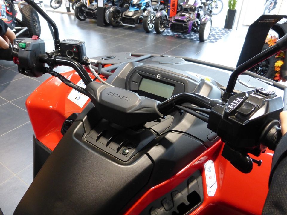 CAN-AM OUTLANDER MAX 700 DPS T 4