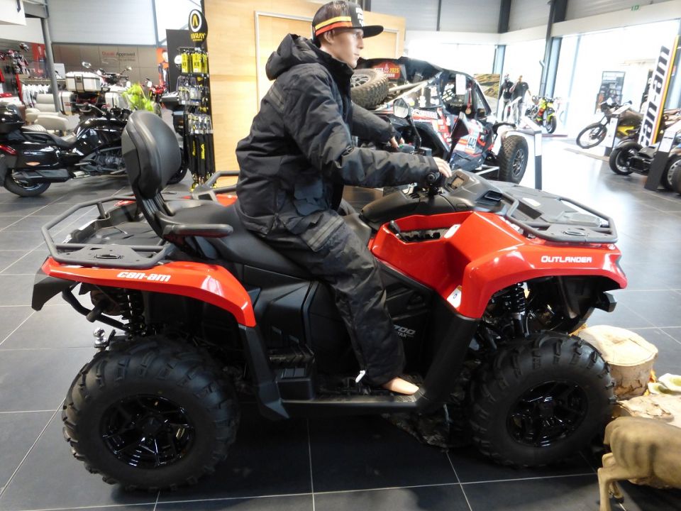 CAN-AM OUTLANDER MAX 700 DPS T 4