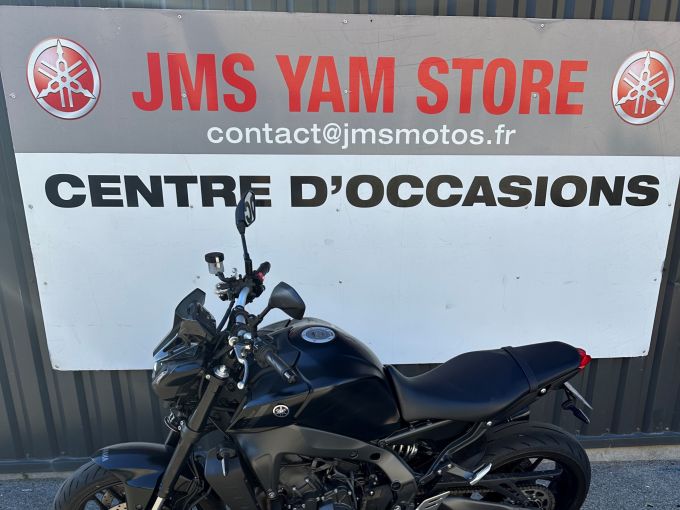 YAMAHA MT-09 4