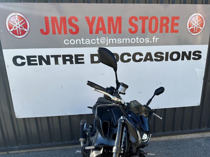 YAMAHA MT-09 4