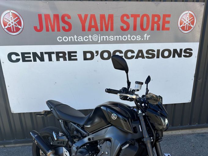 YAMAHA MT-09 4