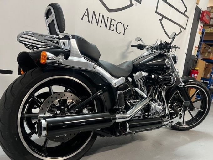 HARLEY-DAVIDSON SOFTAIL BREAKOUT 1690 4
