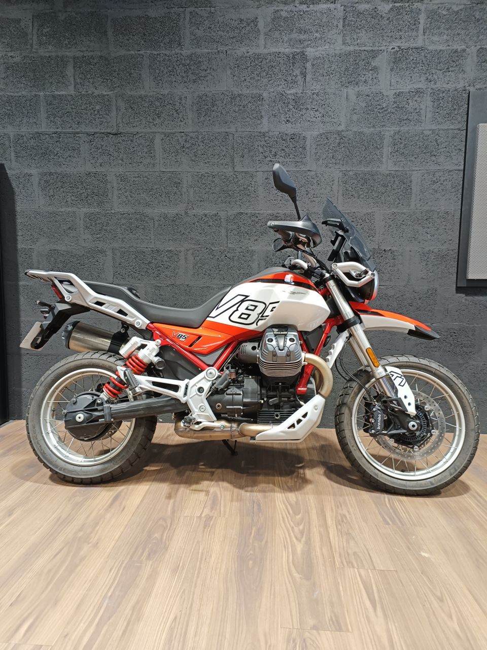 MOTO GUZZI V85 TT 850 4