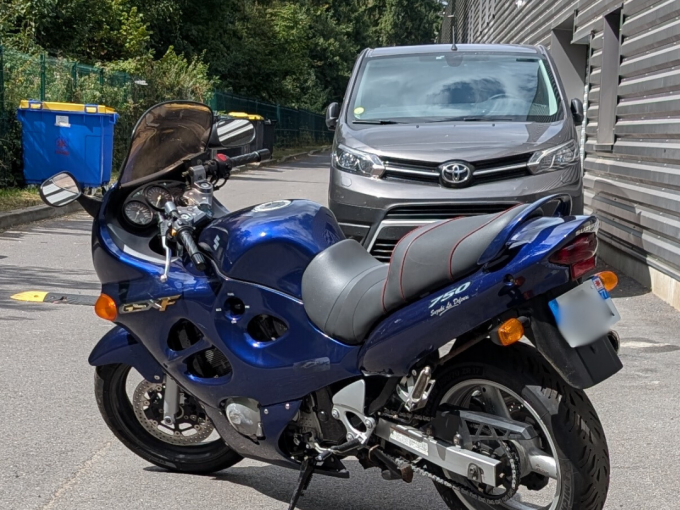 SUZUKI GSX 750 F 4