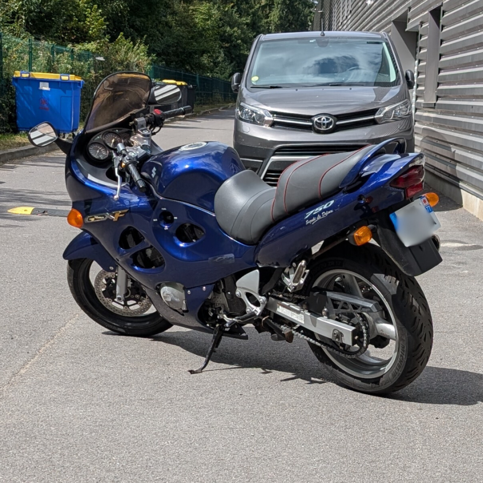 SUZUKI GSX 750 F 4