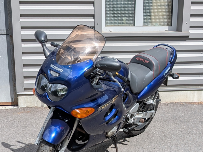 SUZUKI GSX 750 F 4
