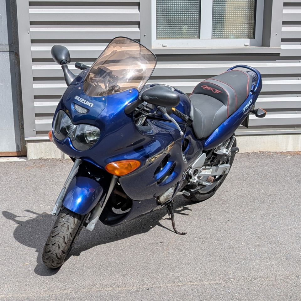 SUZUKI GSX 750 F 4