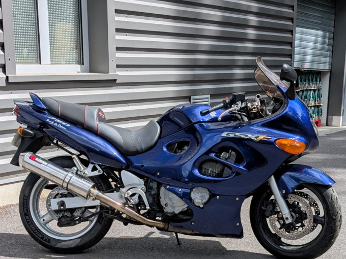 SUZUKI GSX 750 F 4