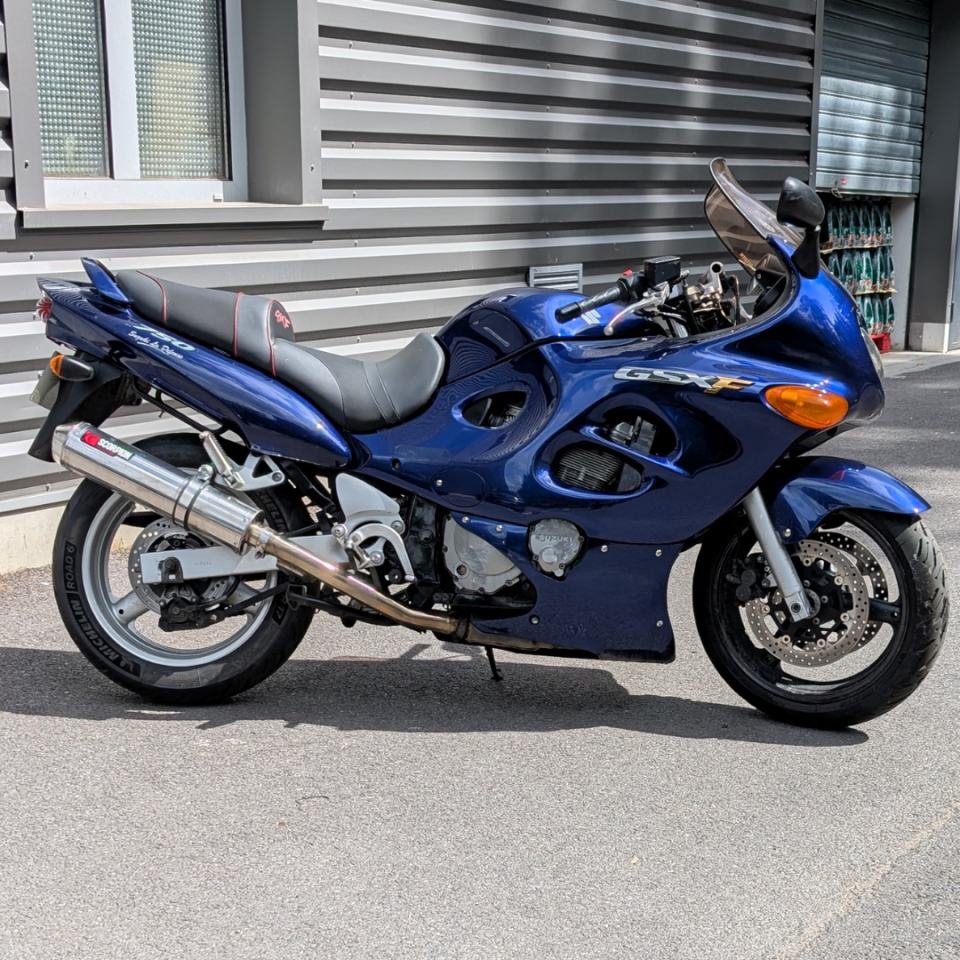 SUZUKI GSX 750 F 4