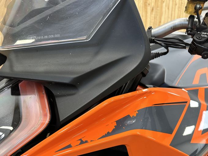 KTM 1290 SUPER DUKE GT 4