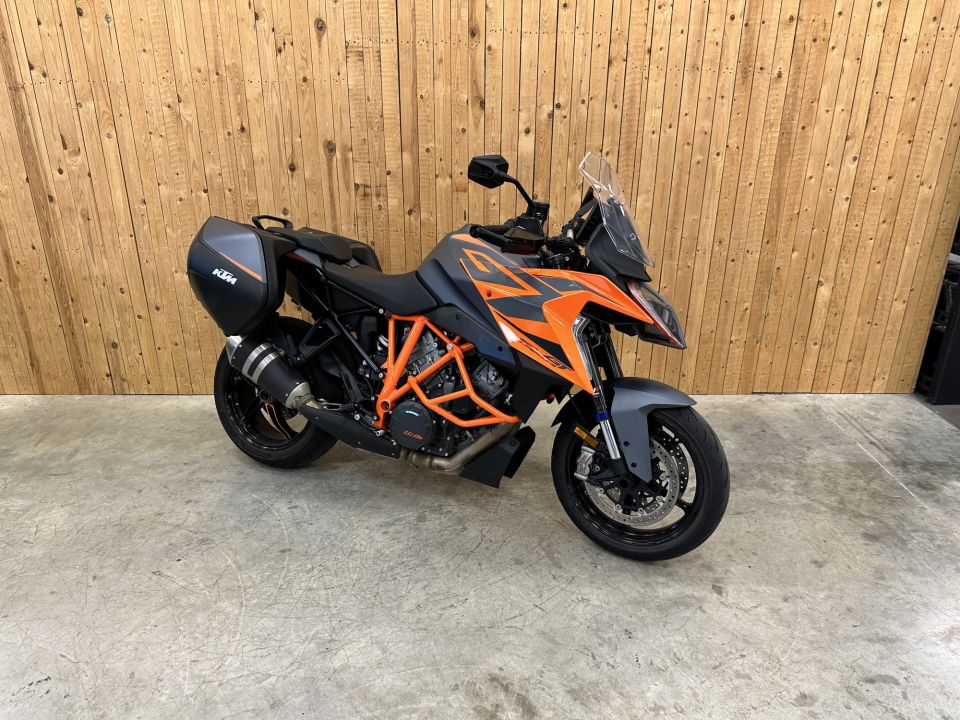 KTM 1290 SUPER DUKE GT 4