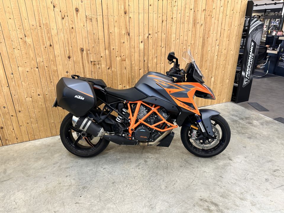 KTM 1290 SUPER DUKE GT 4
