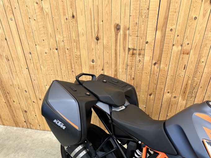 KTM 1290 SUPER DUKE GT 4