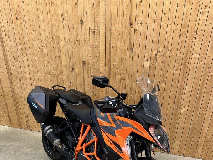KTM 1290 SUPER DUKE GT 4