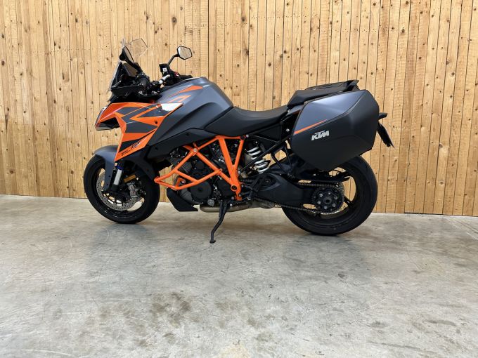 KTM 1290 SUPER DUKE GT 4