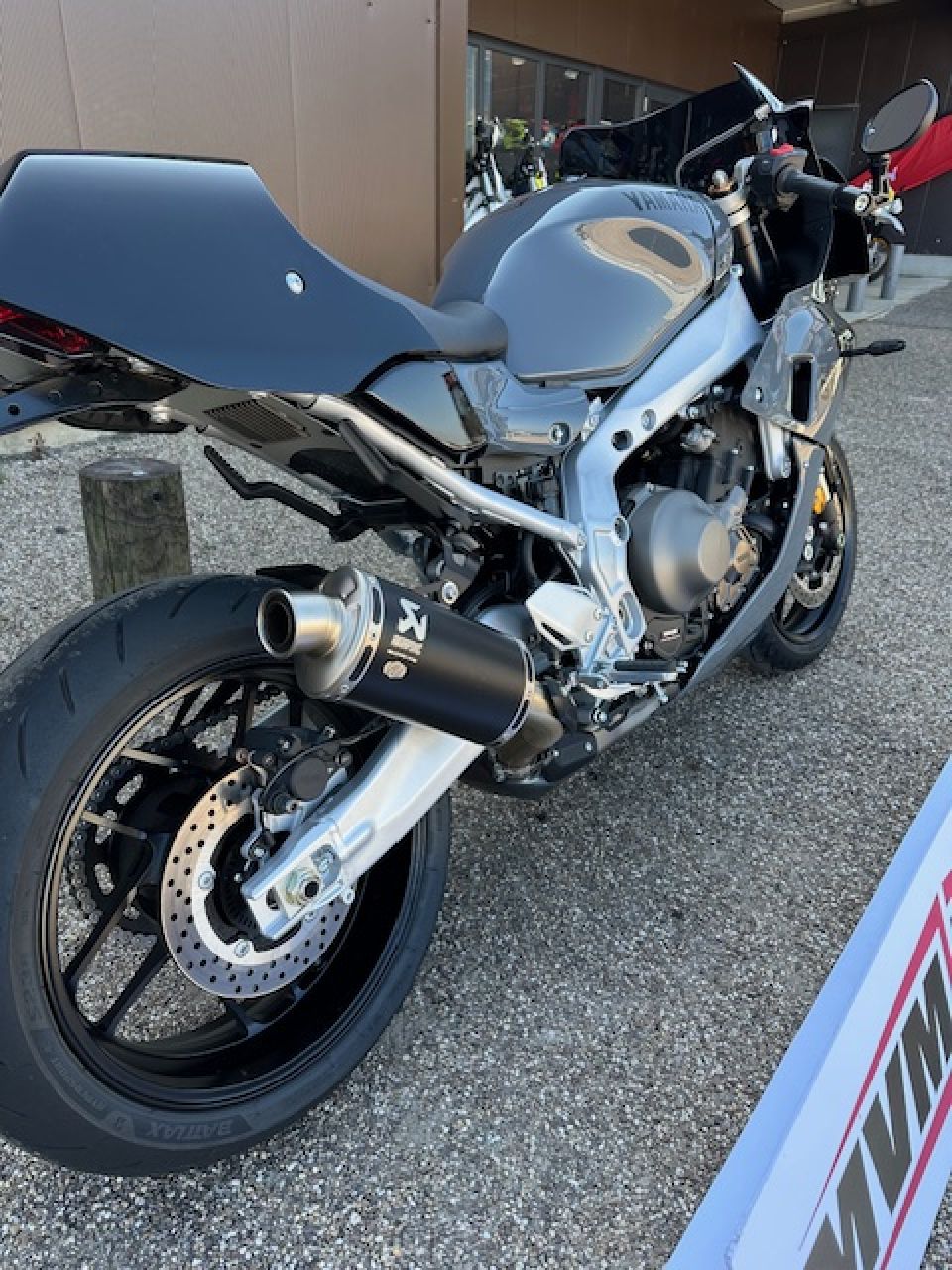 YAMAHA XSR 900 GP 4