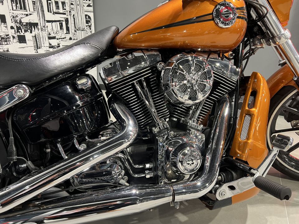 HARLEY-DAVIDSON SOFTAIL BREAKOUT 1690 4