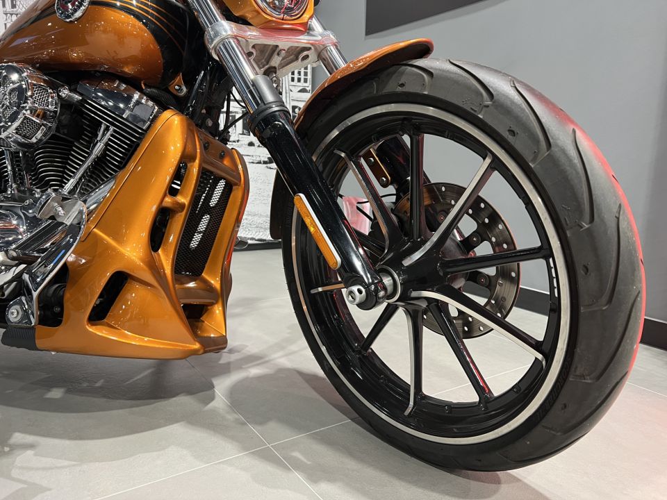 HARLEY-DAVIDSON SOFTAIL BREAKOUT 1690 4