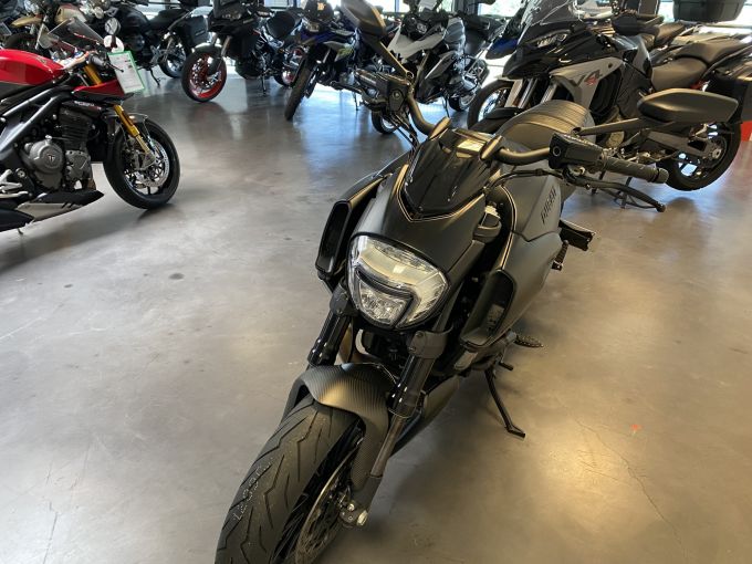 DUCATI DIAVEL DARK 4