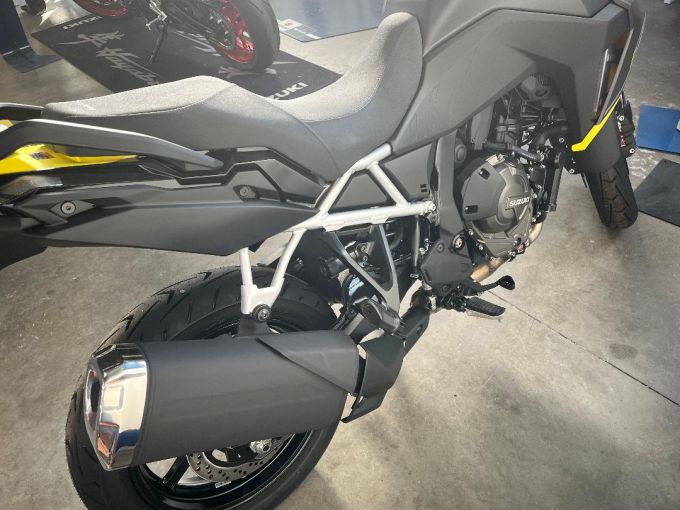 SUZUKI V-STROM 800 SE 4