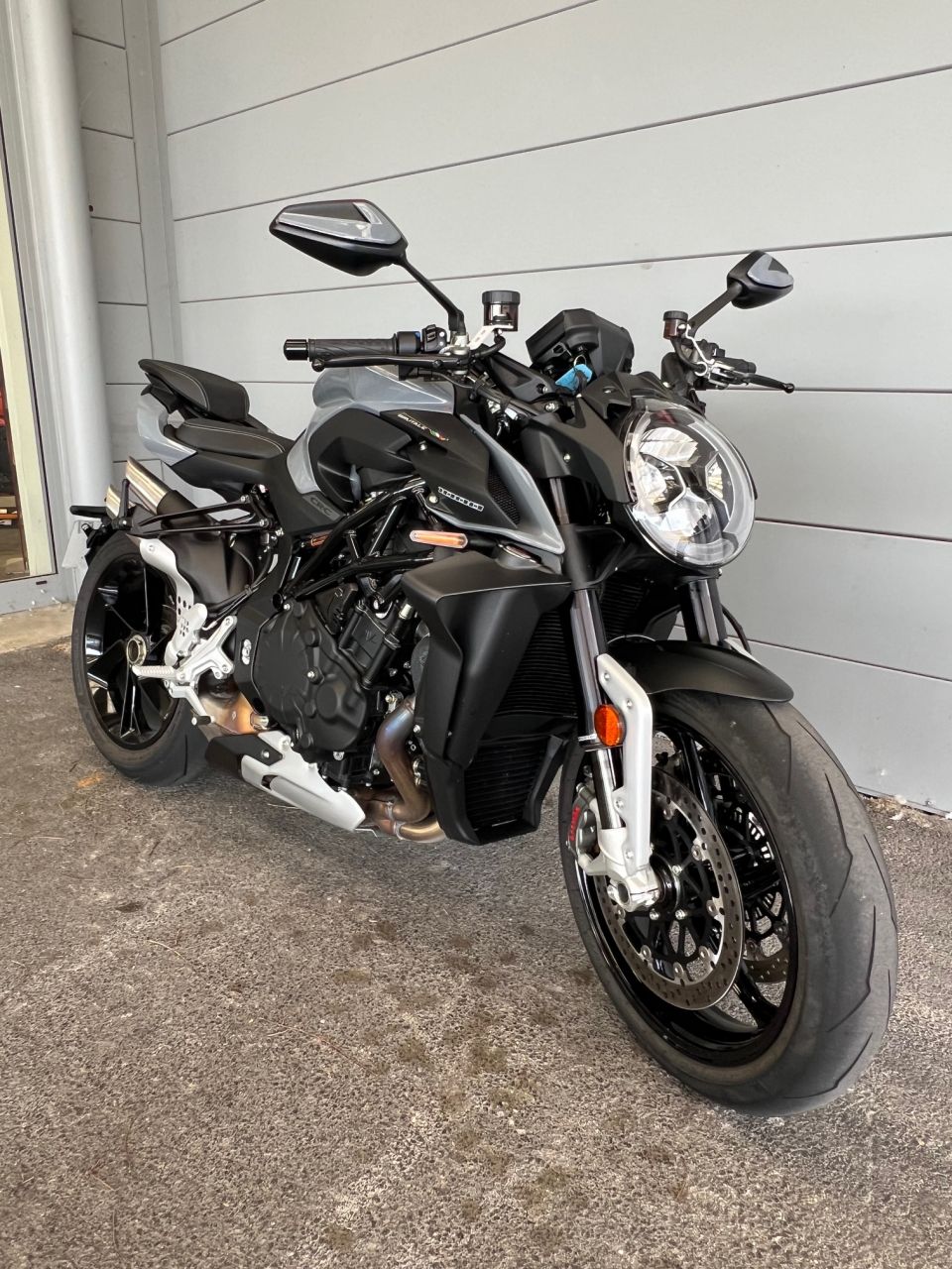 MV AGUSTA BRUTRALE 1000 RS 4