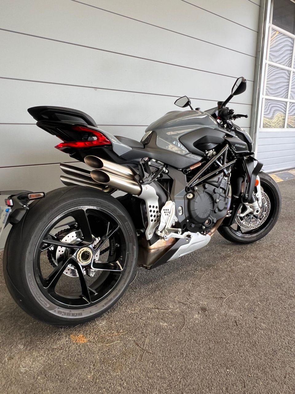 MV AGUSTA BRUTRALE 1000 RS 4