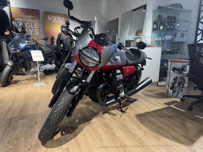 MOTO GUZZI V7 4