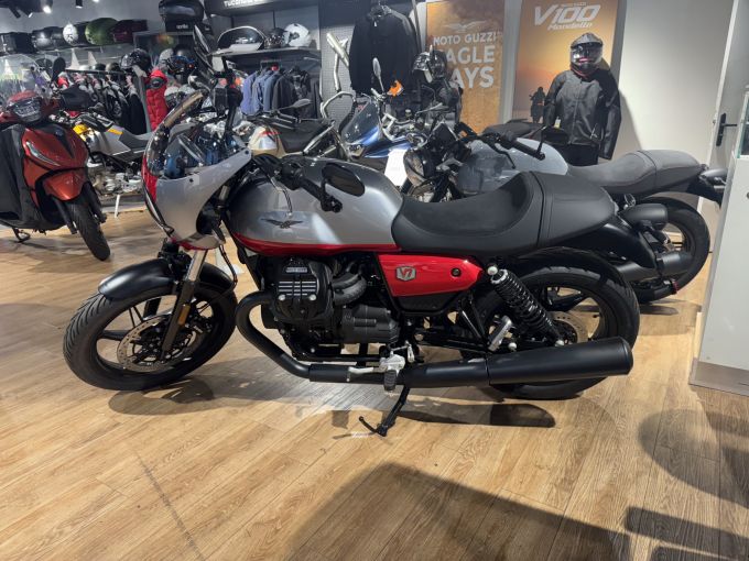 MOTO GUZZI V7 4