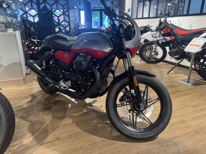 MOTO GUZZI V7 4