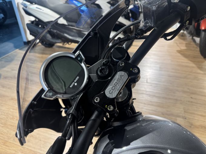 MOTO GUZZI V7 4