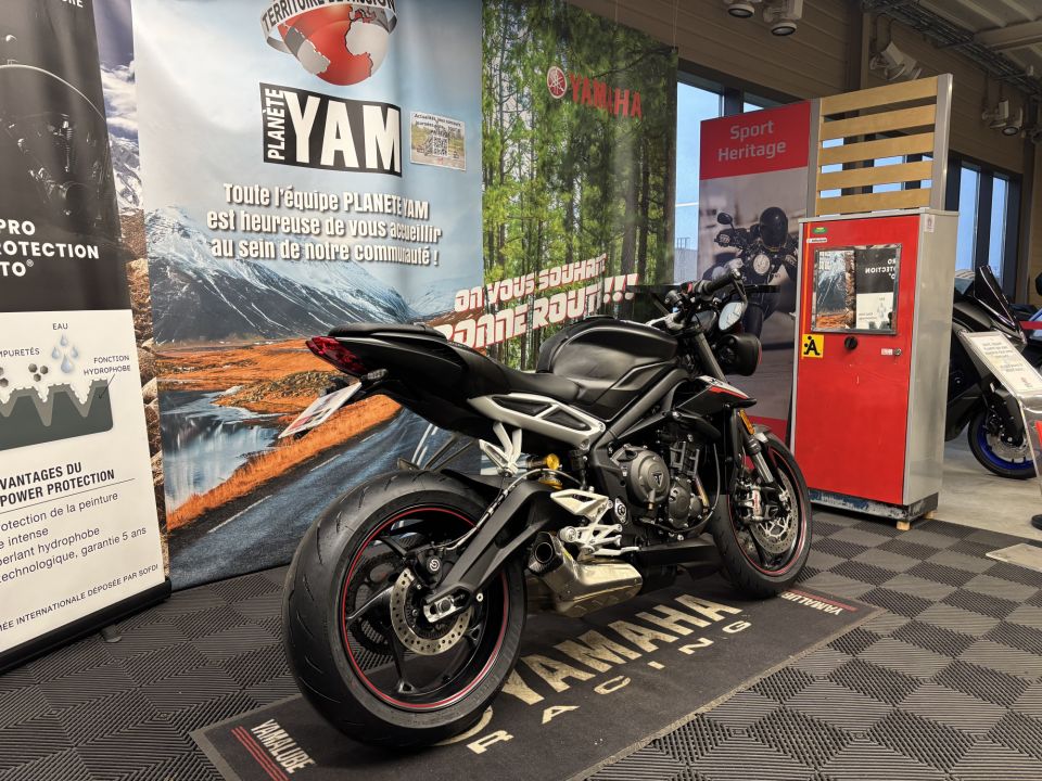 TRIUMPH STREET TRIPLE 765 RS 4