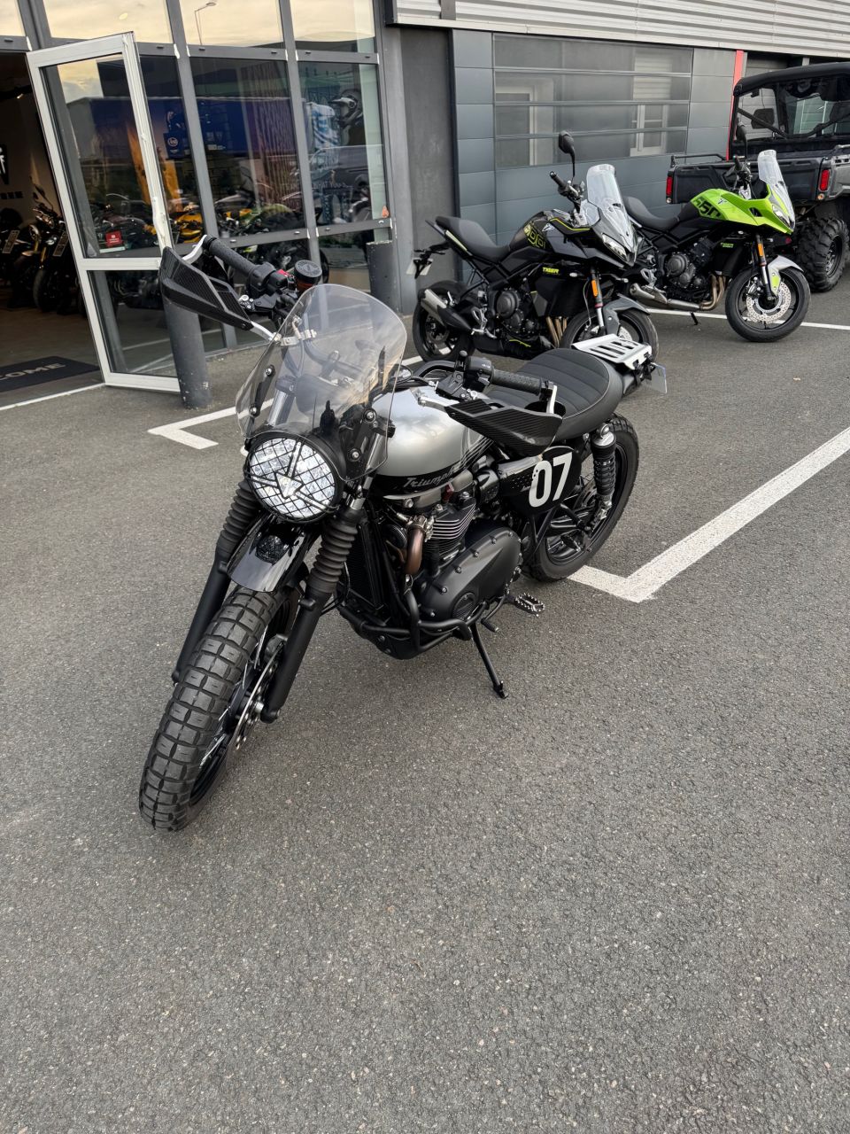 TRIUMPH STREET SCRAMBLER  900 4