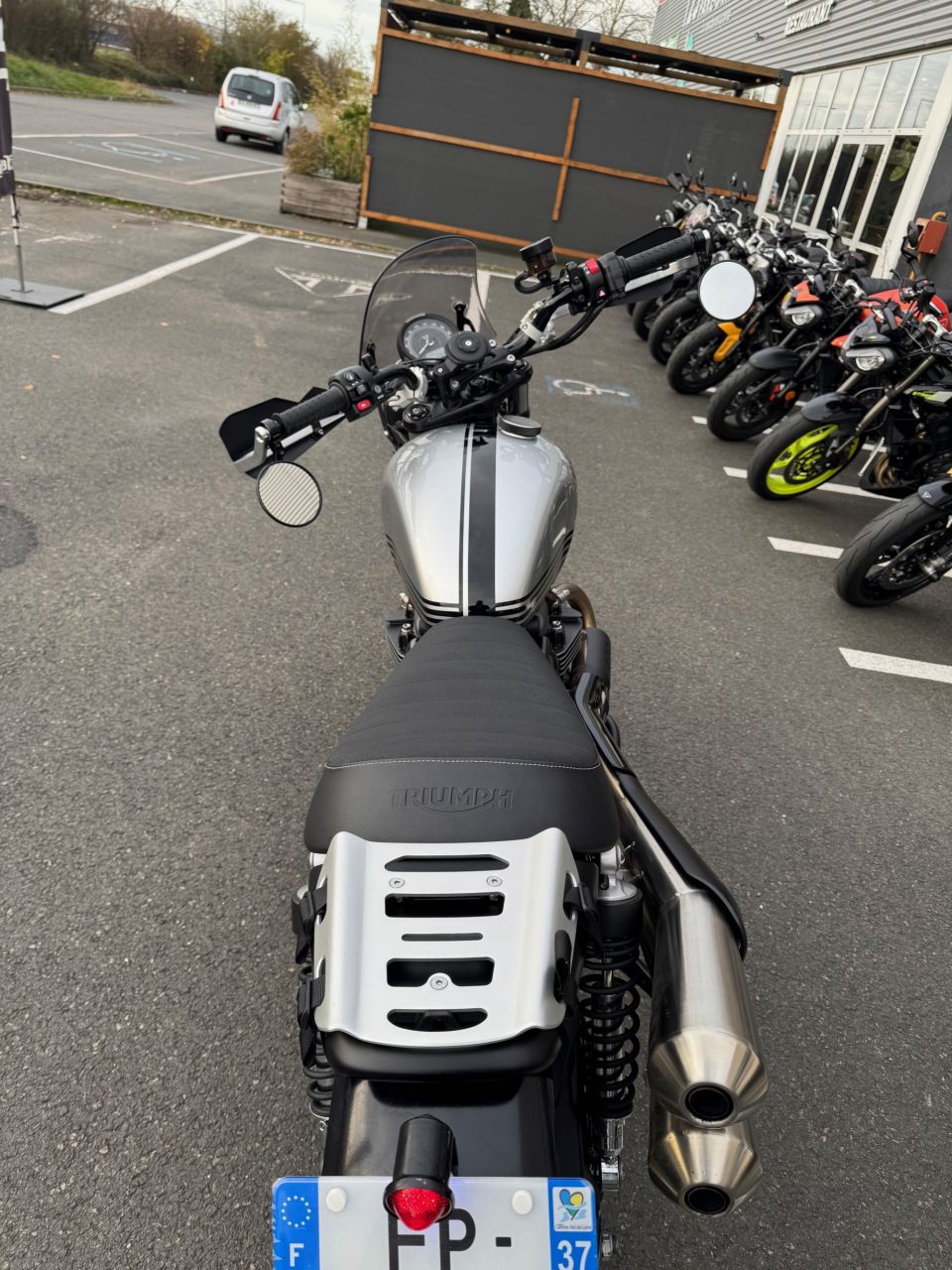 TRIUMPH STREET SCRAMBLER  900 4