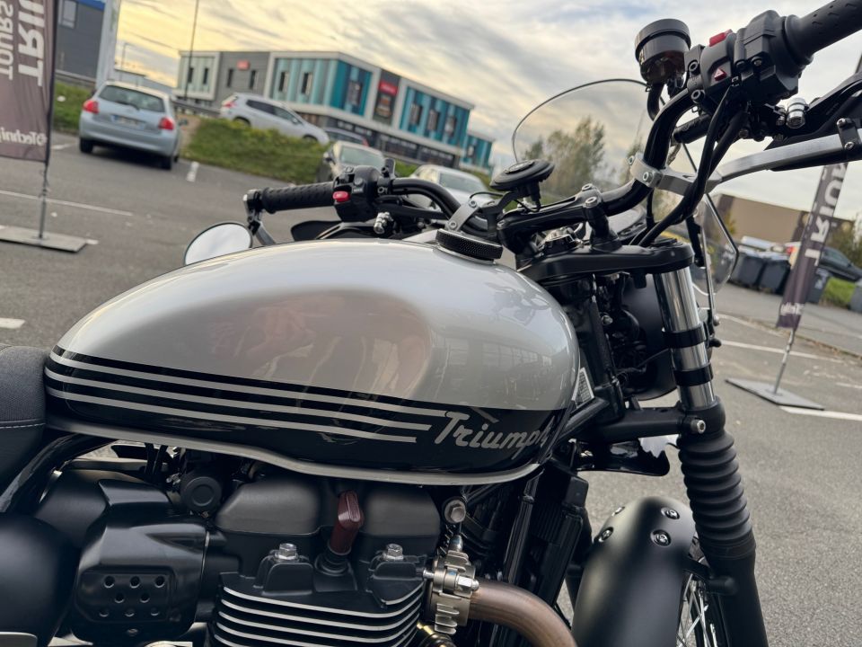 TRIUMPH STREET SCRAMBLER  900 4