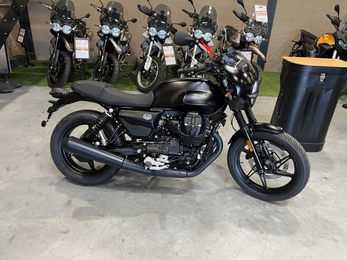 MOTO GUZZI V7 STONE 4