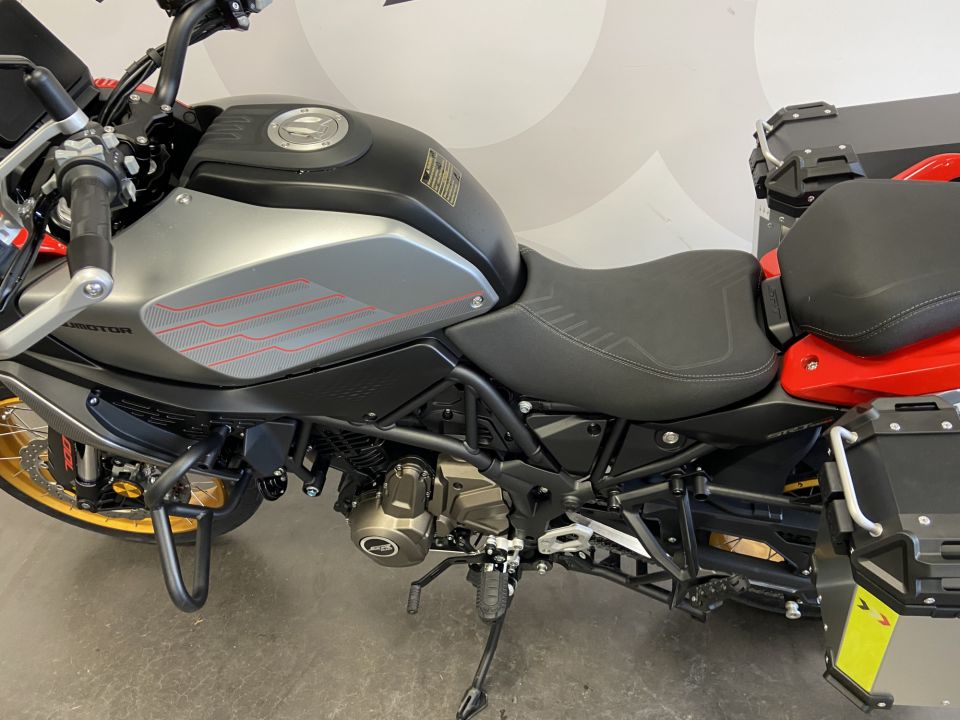 QJ MOTOR SRT 700 SX 4