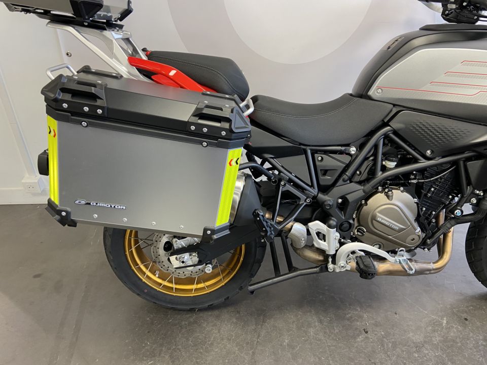 QJ MOTOR SRT 700 SX 4