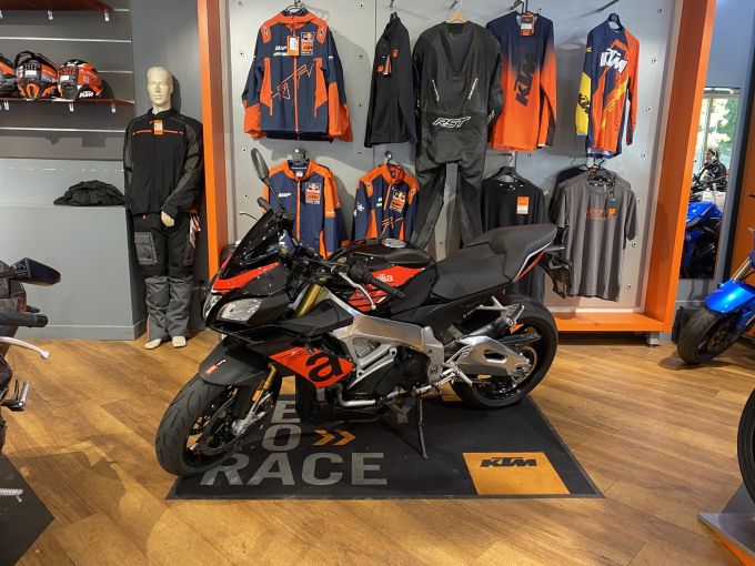 APRILIA TUONO 1100 V4 R 4