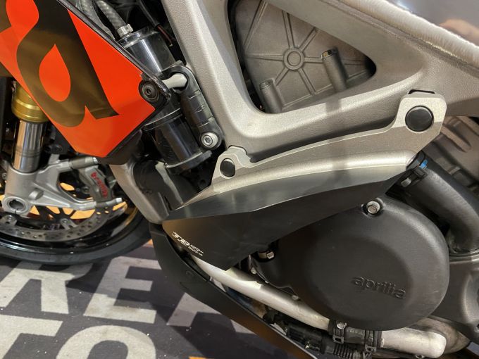 APRILIA TUONO 1100 V4 R 4