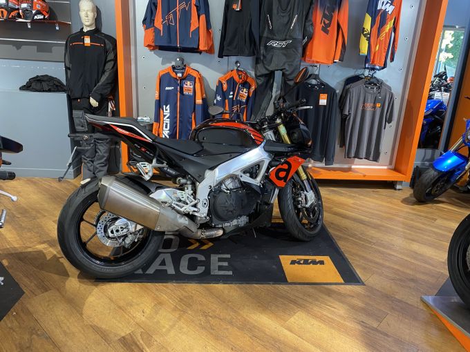 APRILIA TUONO 1100 V4 R 4