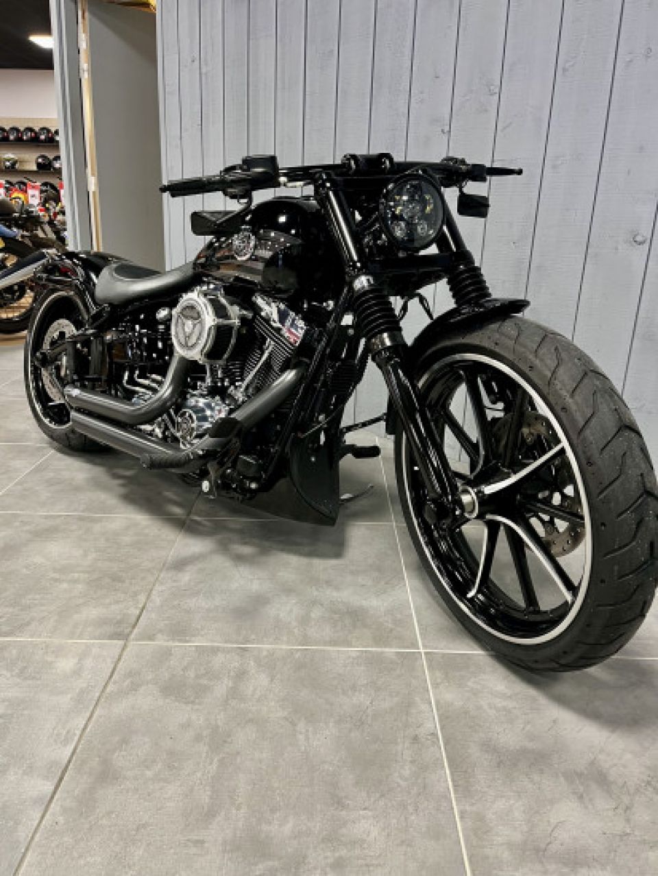 HARLEY-DAVIDSON Softail Breakout FXS 103 4