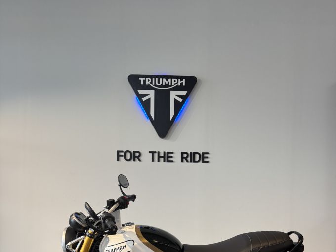 TRIUMPH SPEED 400 4