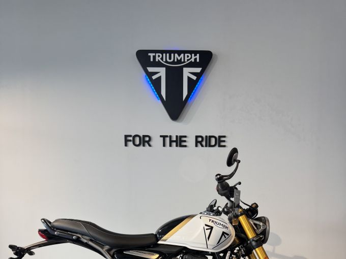 TRIUMPH SPEED 400 4