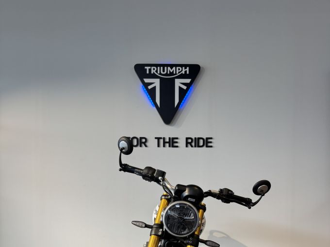 TRIUMPH SPEED 400 4