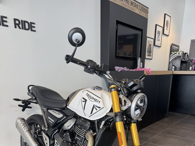 TRIUMPH SPEED 400 4